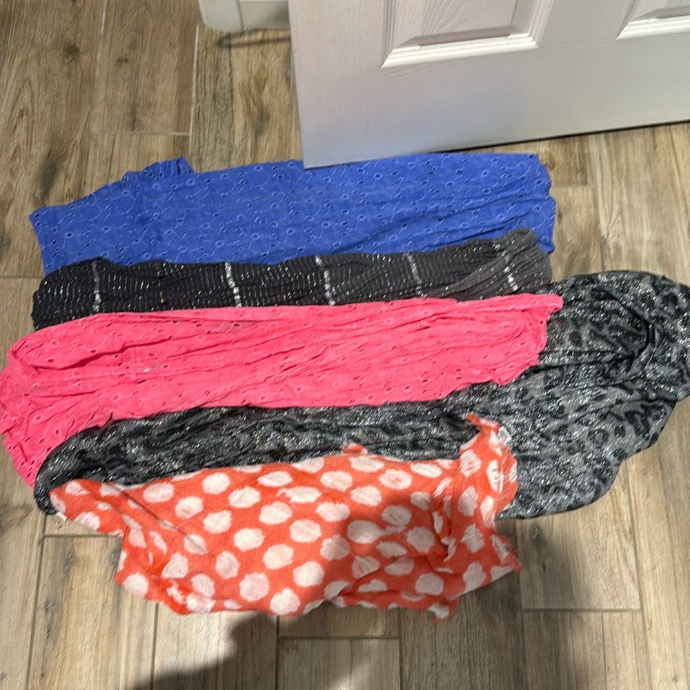 5 Gently Used Women’s Lightweight Scarves Gap and American Eagle